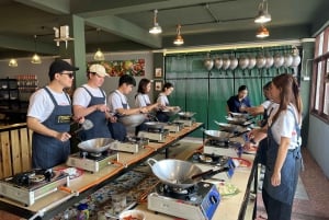 Bangkok: Tingly Thai Cooking School Half-Day Cooking Class