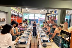 Bangkok: Tingly Thai Cooking School Half-Day Cooking Class