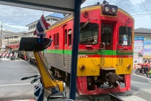 Bangkok: Mercato ferroviario e mercato galleggiante con giro in barca