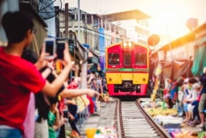 Bangkok: Trem + Mercado de Água com Wat Arun