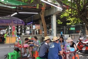 Bangkok Food Tour with Tuk Tuk and Private Boat Tour