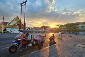 Bangkok : TUK TUK Catching Twilight Market and Food Taste (Skumringsmarked og matsmak)