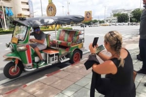 Bangkok : TUK TUK Twilight Cultures Market ja ruokamaku