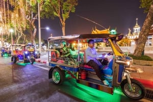 Bangkok: Tour nocturno en Tuk Tuk y cena en bar local