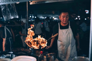 Bangkok: Tour noturno de Tuk Tuk e jantar em um bar local