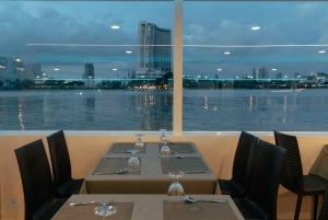 Bangkok: Unicorn Chao Phraya River Dinner Cruise