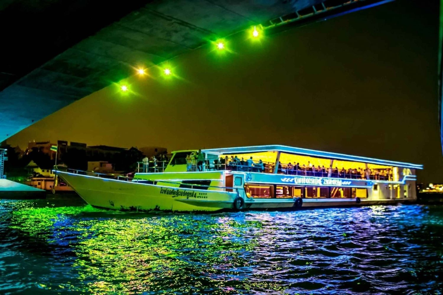 Bangkok: Chao Phraya River Vela Dinner Cruise