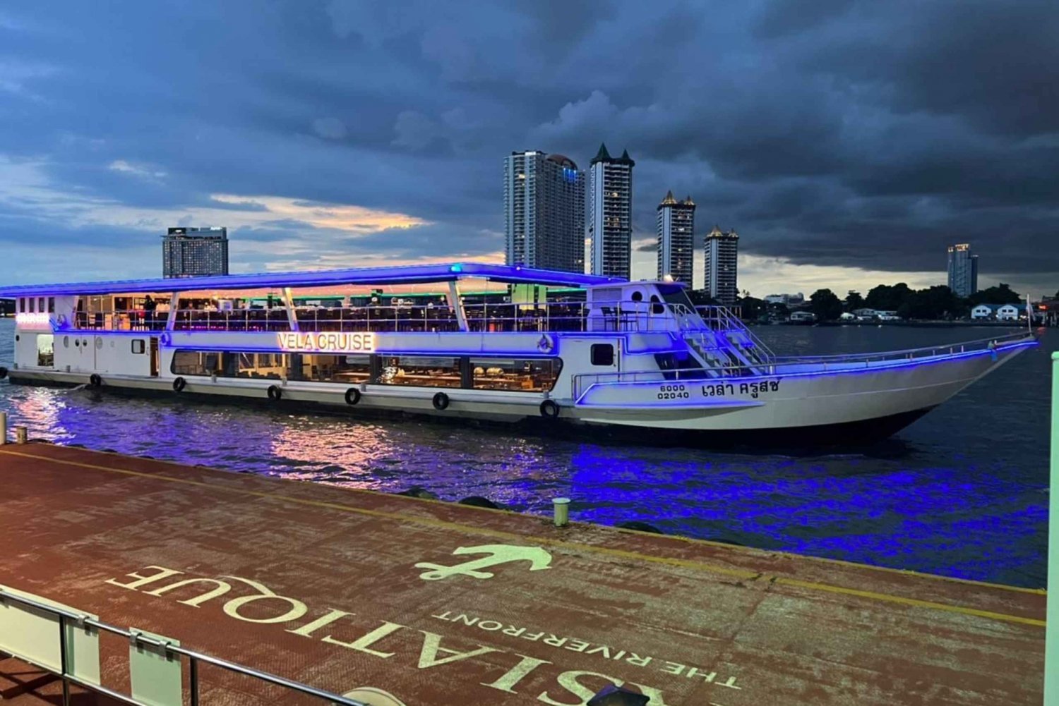 Bangkok: VELA Dinner Cruise-billett