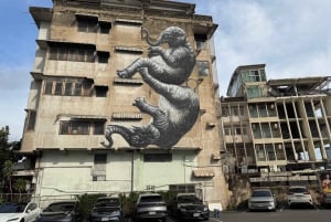 バンコク:ベスパツアー(歴史的建造物巡りと食の試食付き)