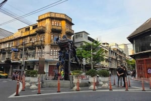 バンコク:ベスパツアー(歴史的建造物巡りと食の試食付き)