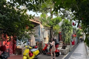 バンコク:ベスパツアー(歴史的建造物巡りと食の試食付き)