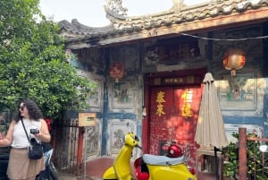 バンコク:ベスパツアー(歴史的建造物巡りと食の試食付き)