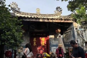 バンコク:ベスパツアー(歴史的建造物巡りと食の試食付き)