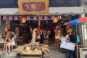 バンコク:ベスパツアー(歴史的建造物巡りと食の試食付き)