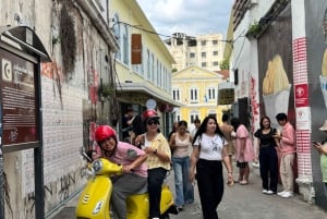 バンコク:ベスパツアー(歴史的建造物巡りと食の試食付き)