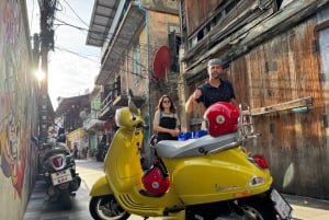 バンコク:ベスパツアー(歴史的建造物巡りと食の試食付き)