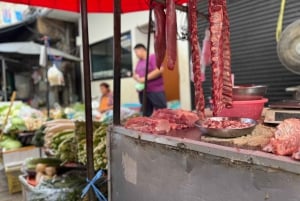 バンコク:ベスパツアー(歴史的建造物巡りと食の試食付き)