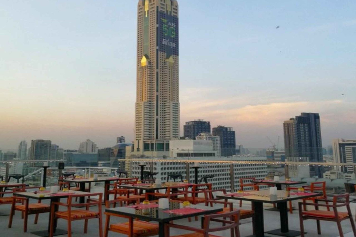Bangkok: Walk Rooftop Bar no Centara Watergate Hotel