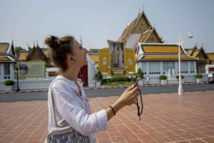 Bangkok: Tour notturno a piedi di Chinatown e tour in autobus Hop-on Hop-off