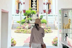 Bangkokissa: Wat Suthat, Jättiläiskeinu, Wat Saket.