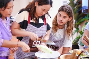 Bangkok: Thaise kookles met witte lotus en markttour