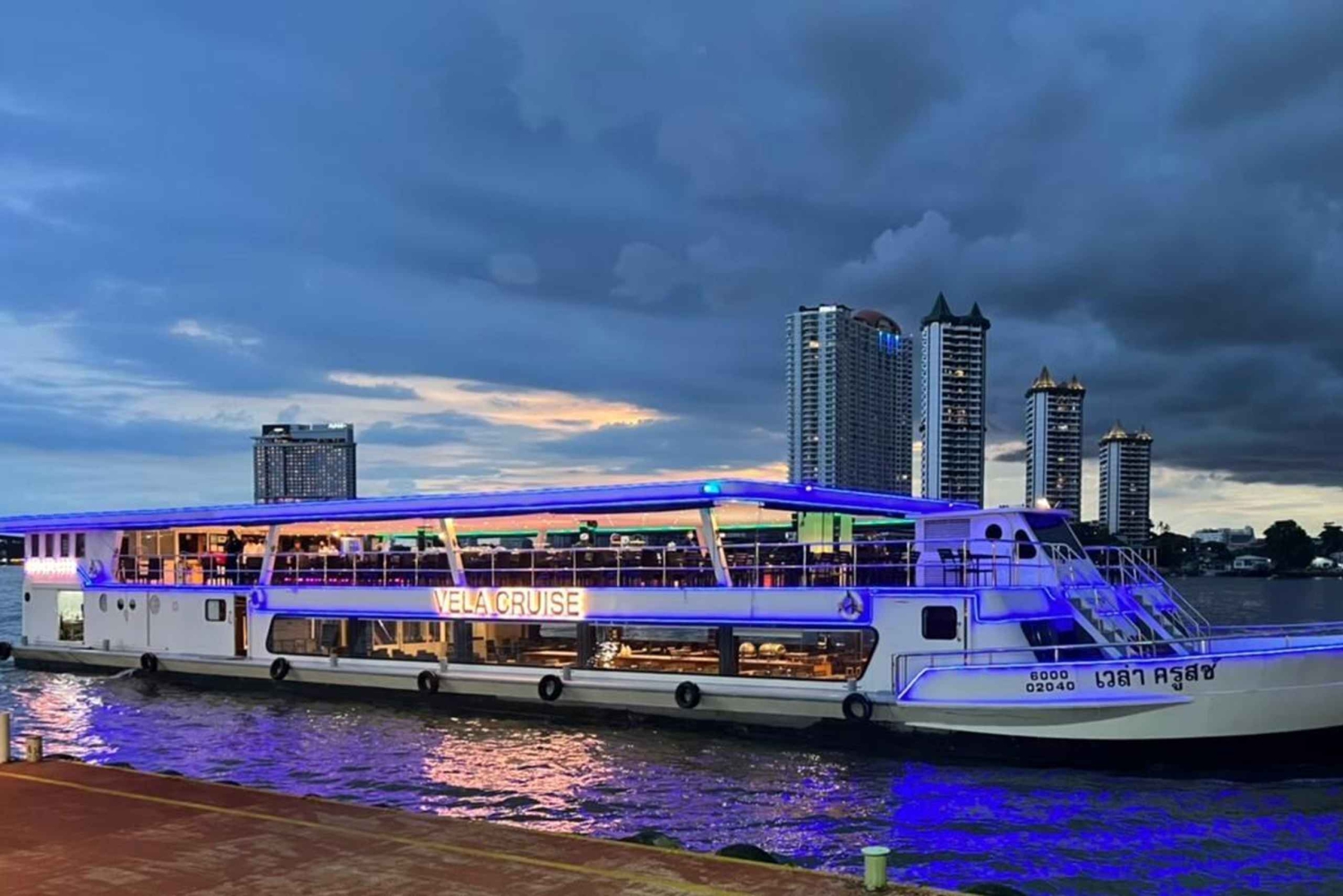 バンコクホワイトオーキッド・チャオプラヤクルーズ、タイ料理ビュッフェ＆ビール