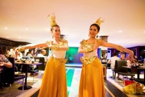 Bangkokissa: Orchid Chao Phraya Dinner Cruise ilmainen olut.