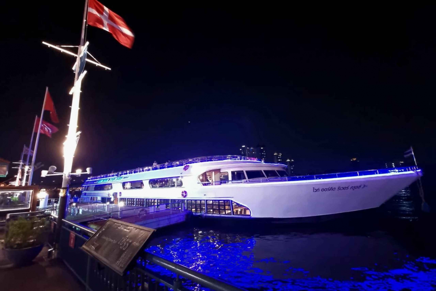 Bangkok: Crucero con cena White Orchid Chao Phraya