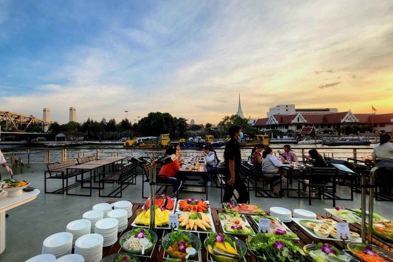 バンコク：ホワイトオーキッドクルーズ（ホテル送迎オプション付き）