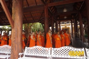 Bangkok Yai Local Canal Tour with Longtail Boat