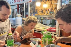 Bangkok: Tour noturno com degustação de comida de rua