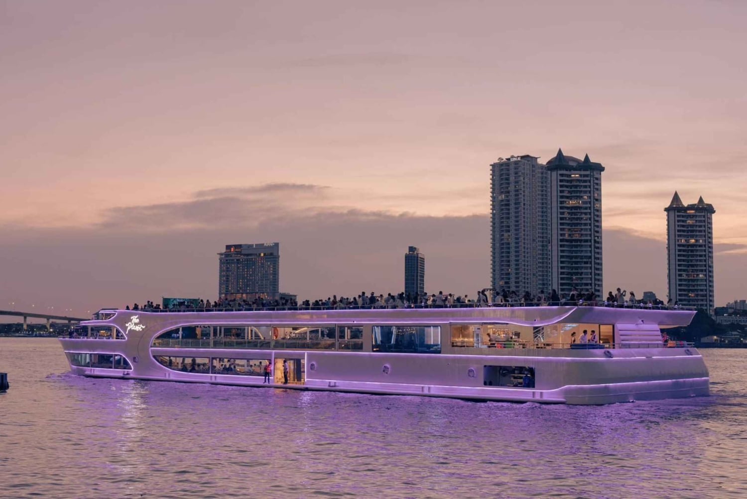 Bangkok : dîner-croisière avec buffet halal et musique live