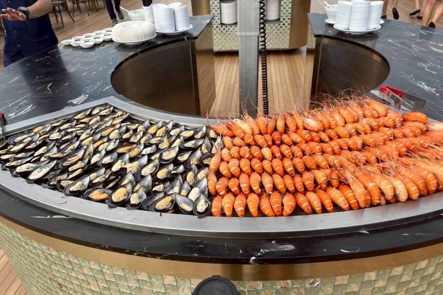 Bangkok : dîner-croisière avec buffet halal et musique live