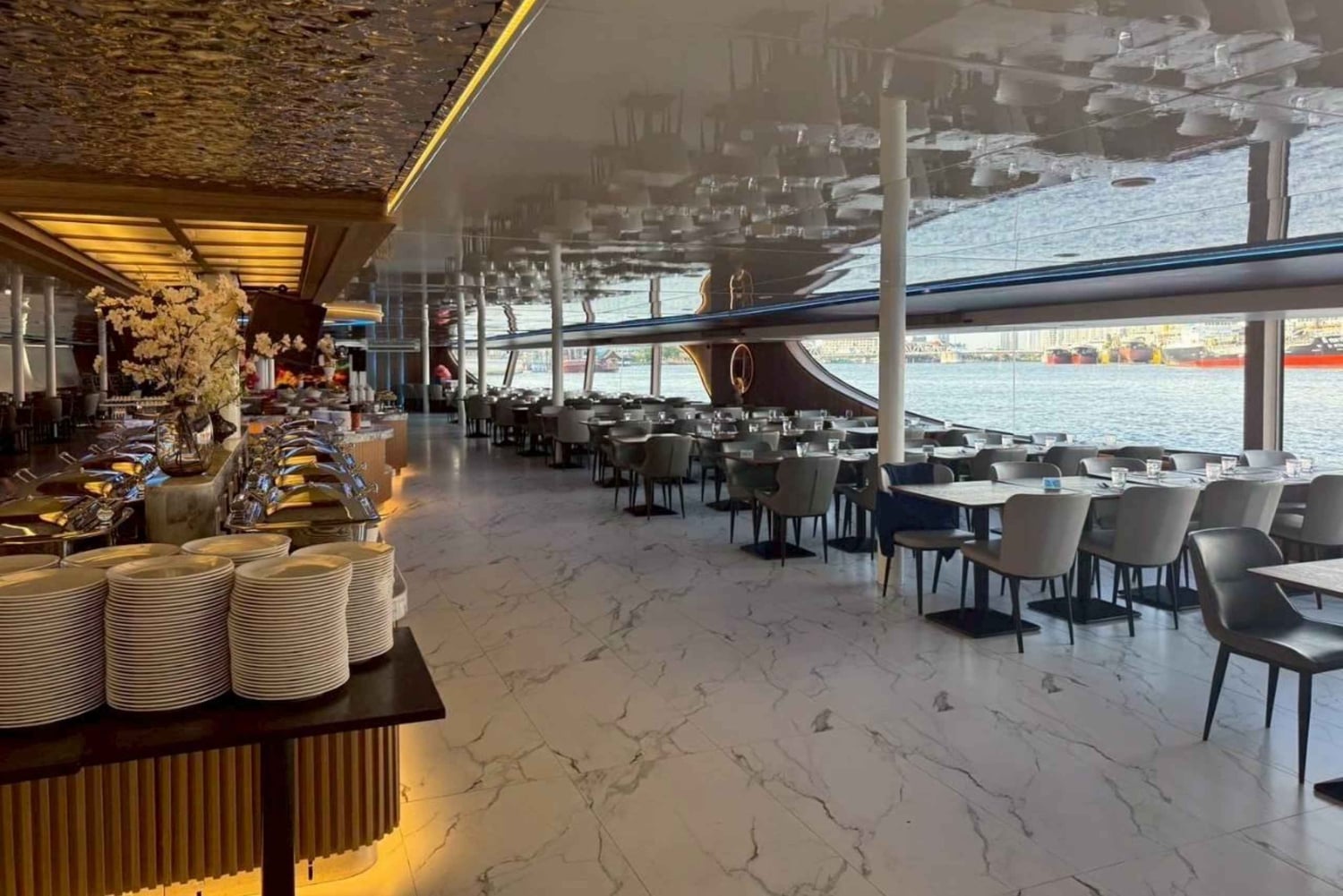 Bangkok : dîner-croisière avec buffet halal et musique live