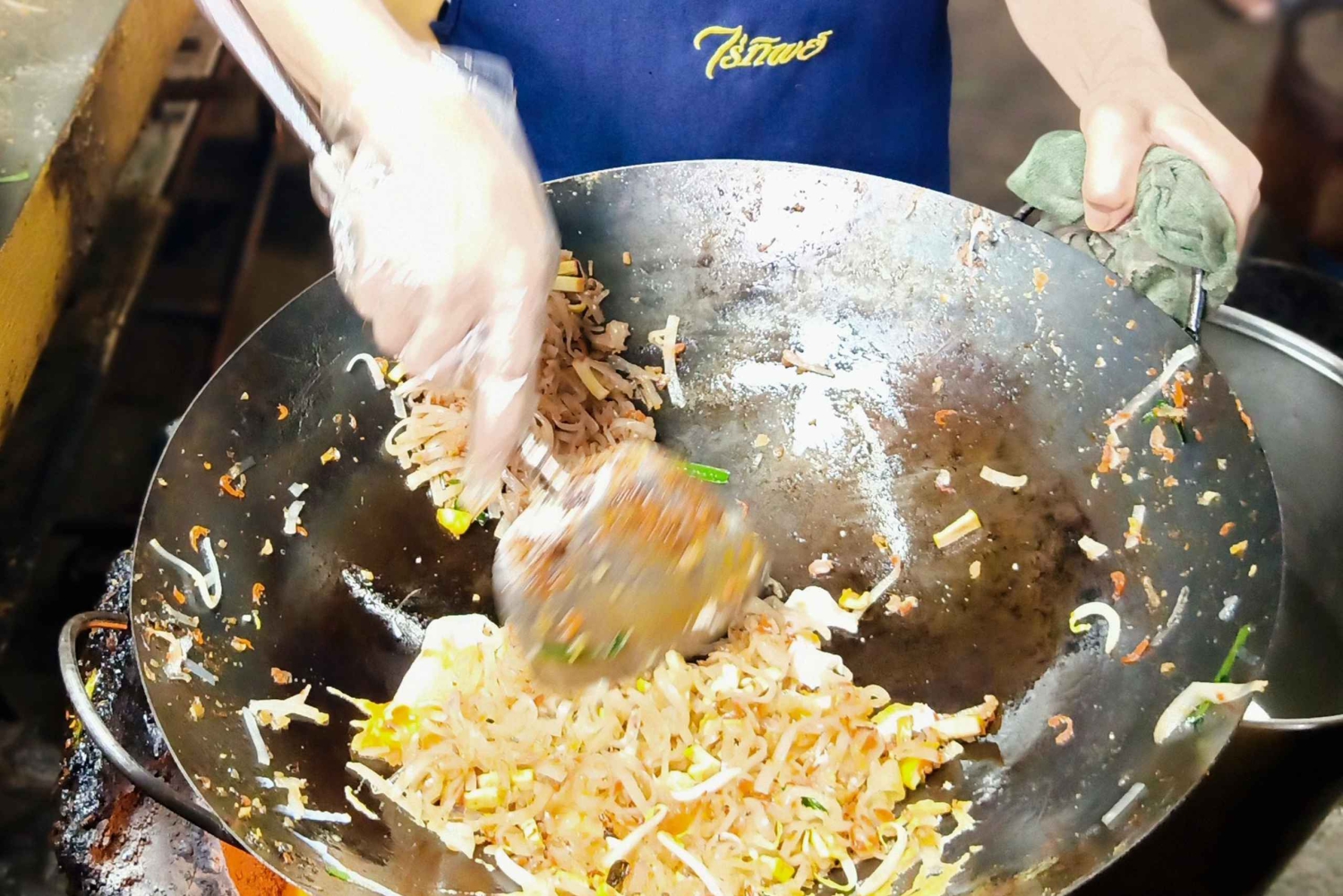 BKKs ultimative Food- & Kanal-Tour „Tuk-Tuk-Tempel & Geschmackserlebnisse”