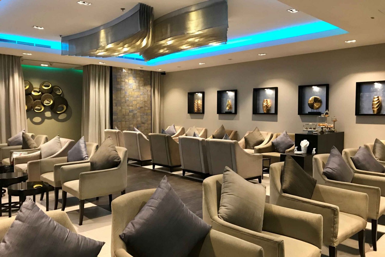 BKK Suvarnabhumi flyplass: Oman Air First Class Lounge
