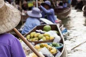 Passeio de barco pelo mercado flutuante de Damnoen Saduak