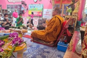 Experiência budista: cerimônia de cânticos e bênçãos
