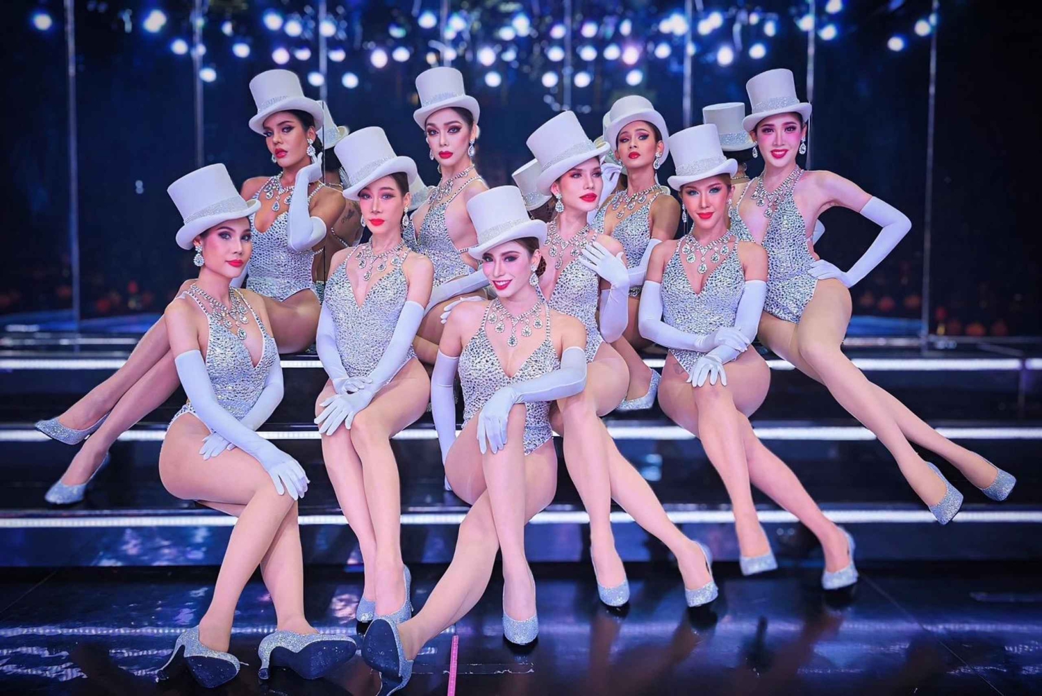 Calypso Cabaret på Asiatique Live Ladyboy Show & främre sittplatser