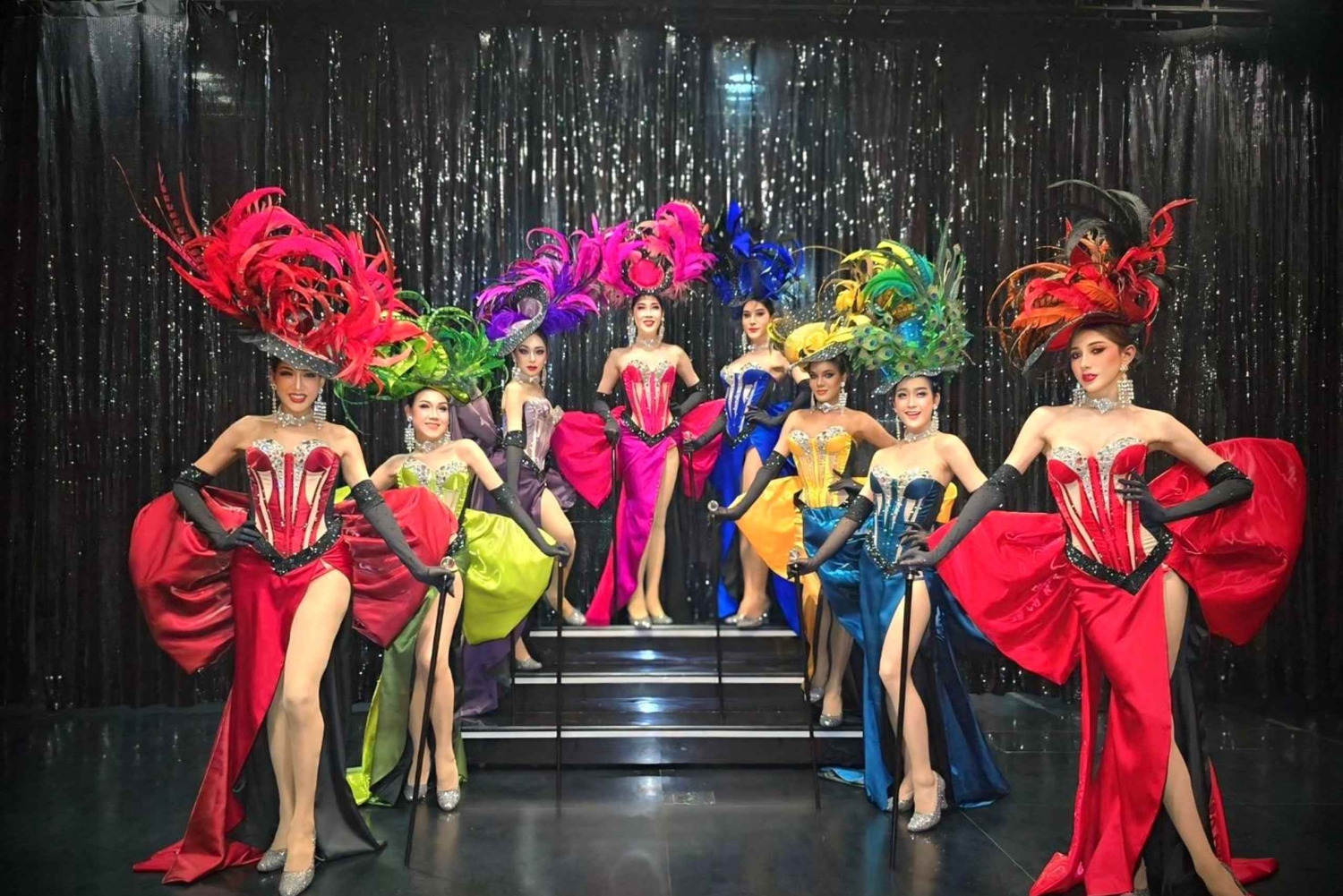 Calypso Cabaret på Asiatique Live Ladyboy Show & främre sittplatser