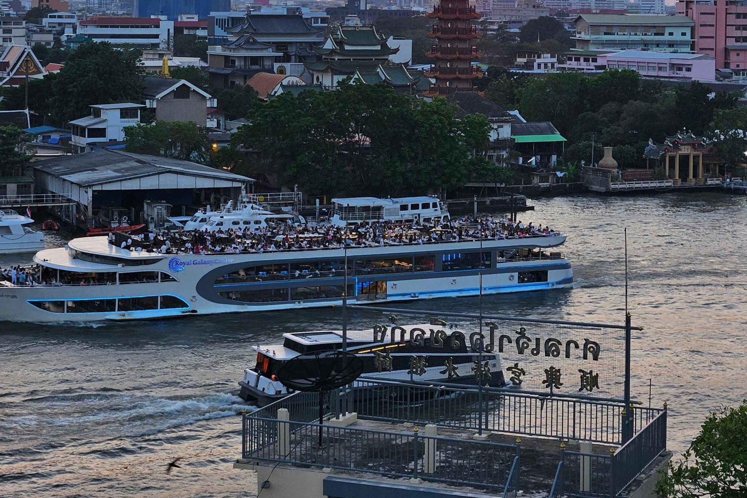 Chinatown: Sonnenuntergang, Speakeasy und Live-Musik-Bar.