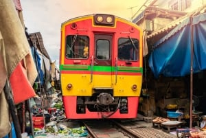 Bangkok: Damneon Saduak Floating & Train Markets Wycieczka z przewodnikiem