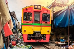 Bangkok : marchés flottants et ferroviaires privés avec visite de fermes