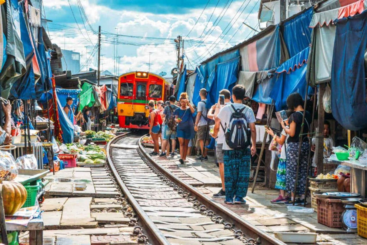 Damnoen Saduak Floating Market, Train with Pickup & Dropoff