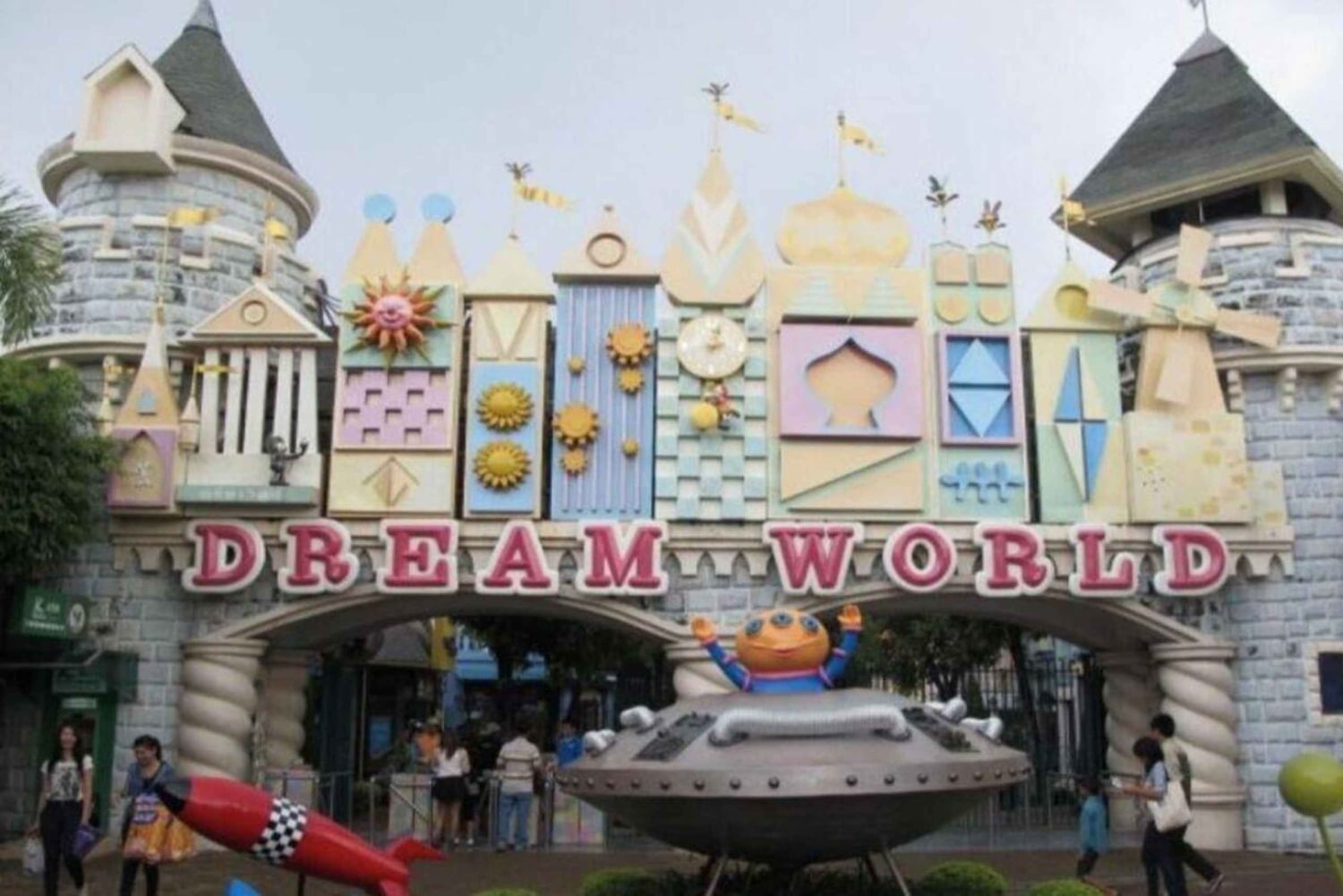 Dream World ze śnieżnym miasteczkiem, gokartami i międzynarodowym lunchem