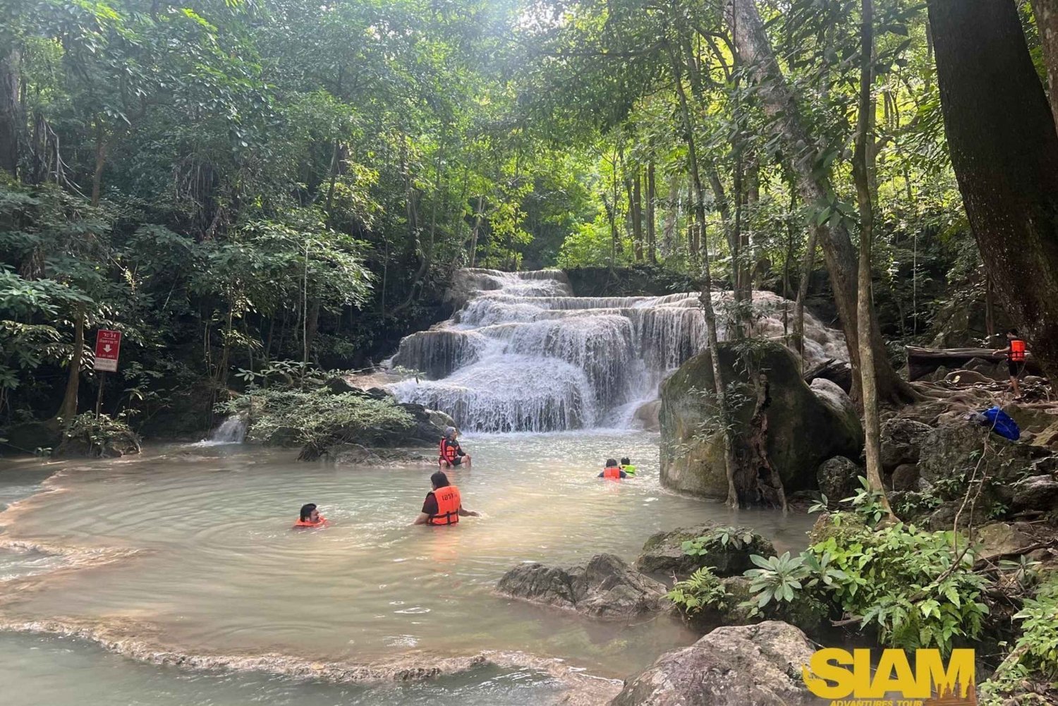 Erawan-vandfald, Kwai-floden og jernbanetur: Fra Bangkok