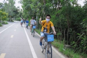 Utforska Bangkoks djungel med cykel, kajak och båt - liten grupp