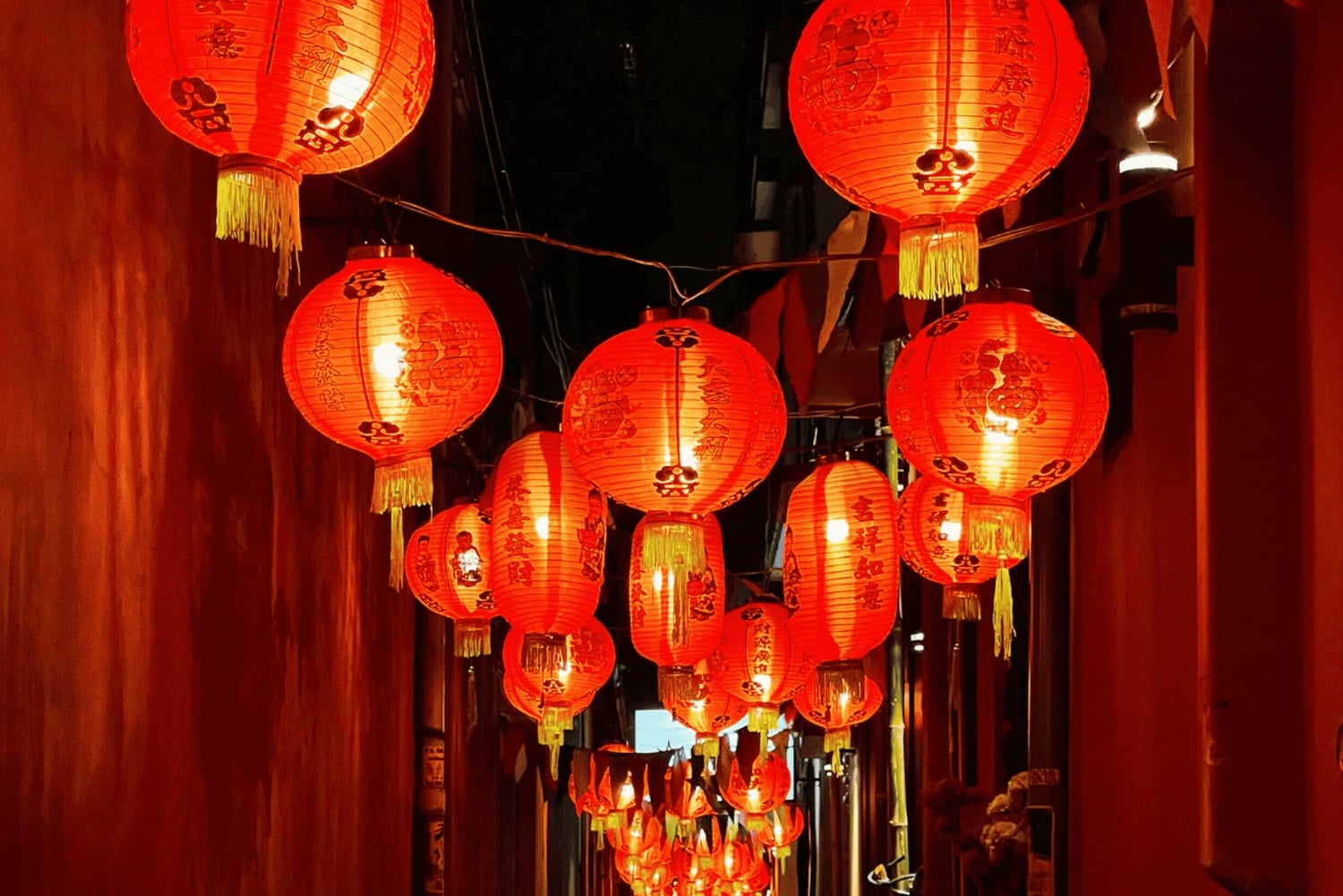 Explore Bangkok's Hidden Alleys, Night Street Market & Sites