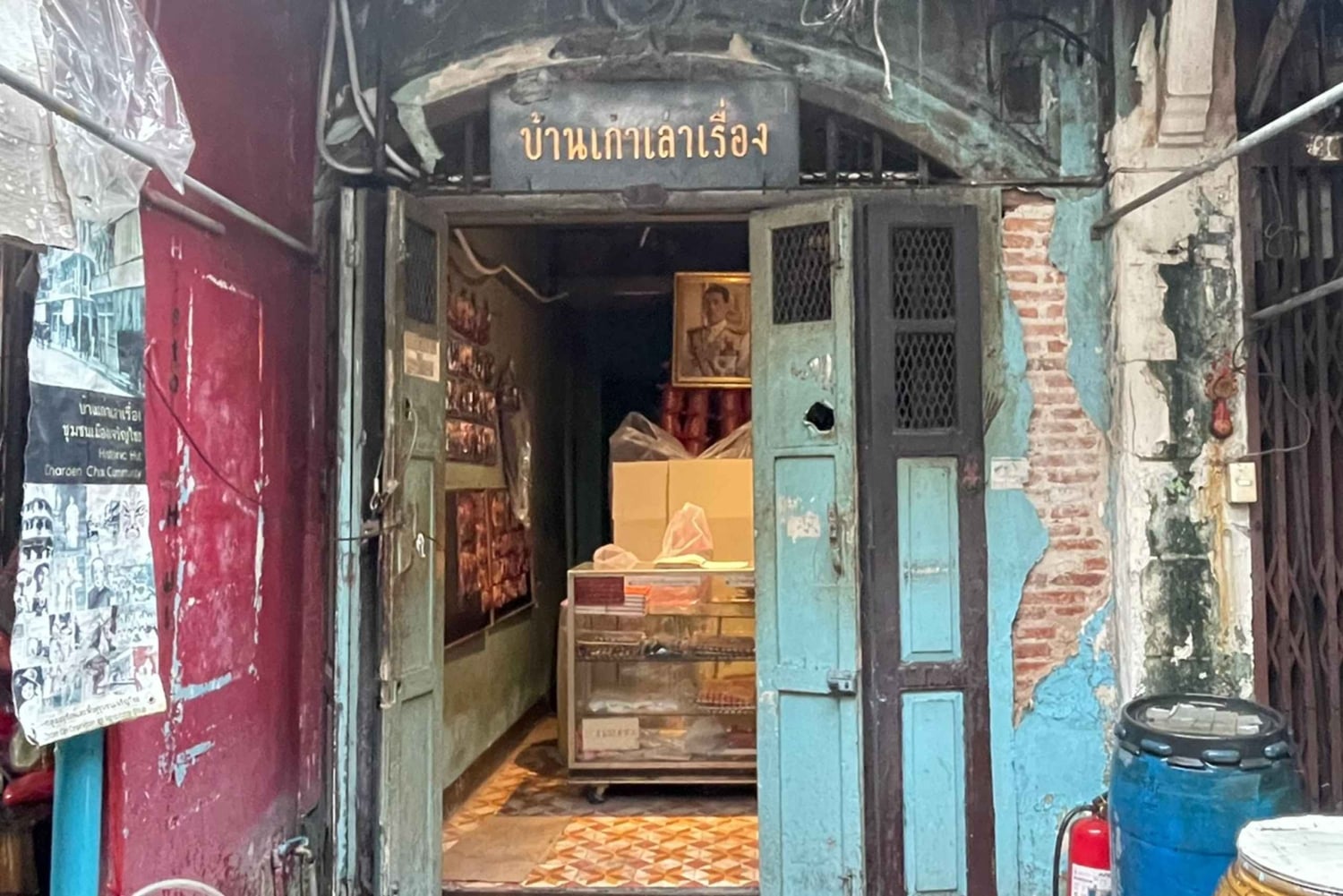 Explore The Back Alleys And Hidden Gems In Chinatown Bangkok