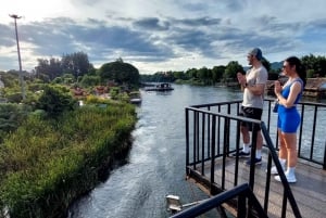 Kelluvat markkinat ja rautatietori vesiputousvaihtoehdolla: Yksityinen